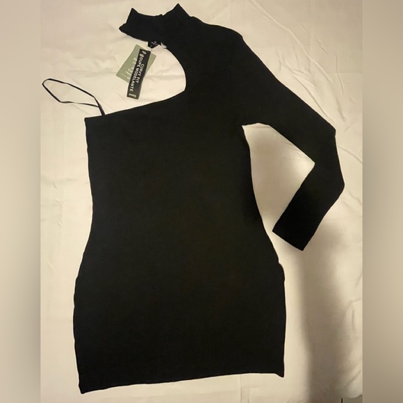 Divided Dresses & Skirts - NWT DRESS ONE SHOULDER BLACK SIZE M